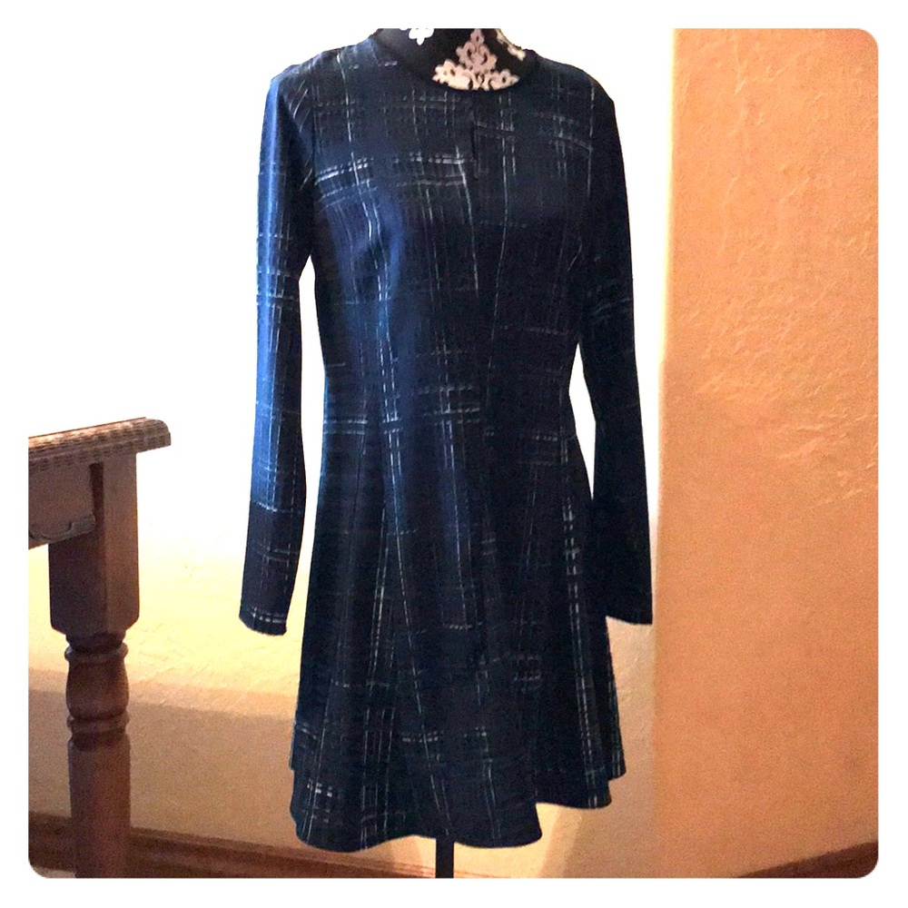 Smart Simply Vera Wang winter Navy print dress.